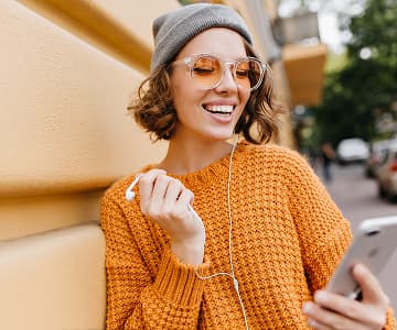 girl-with-a-phone